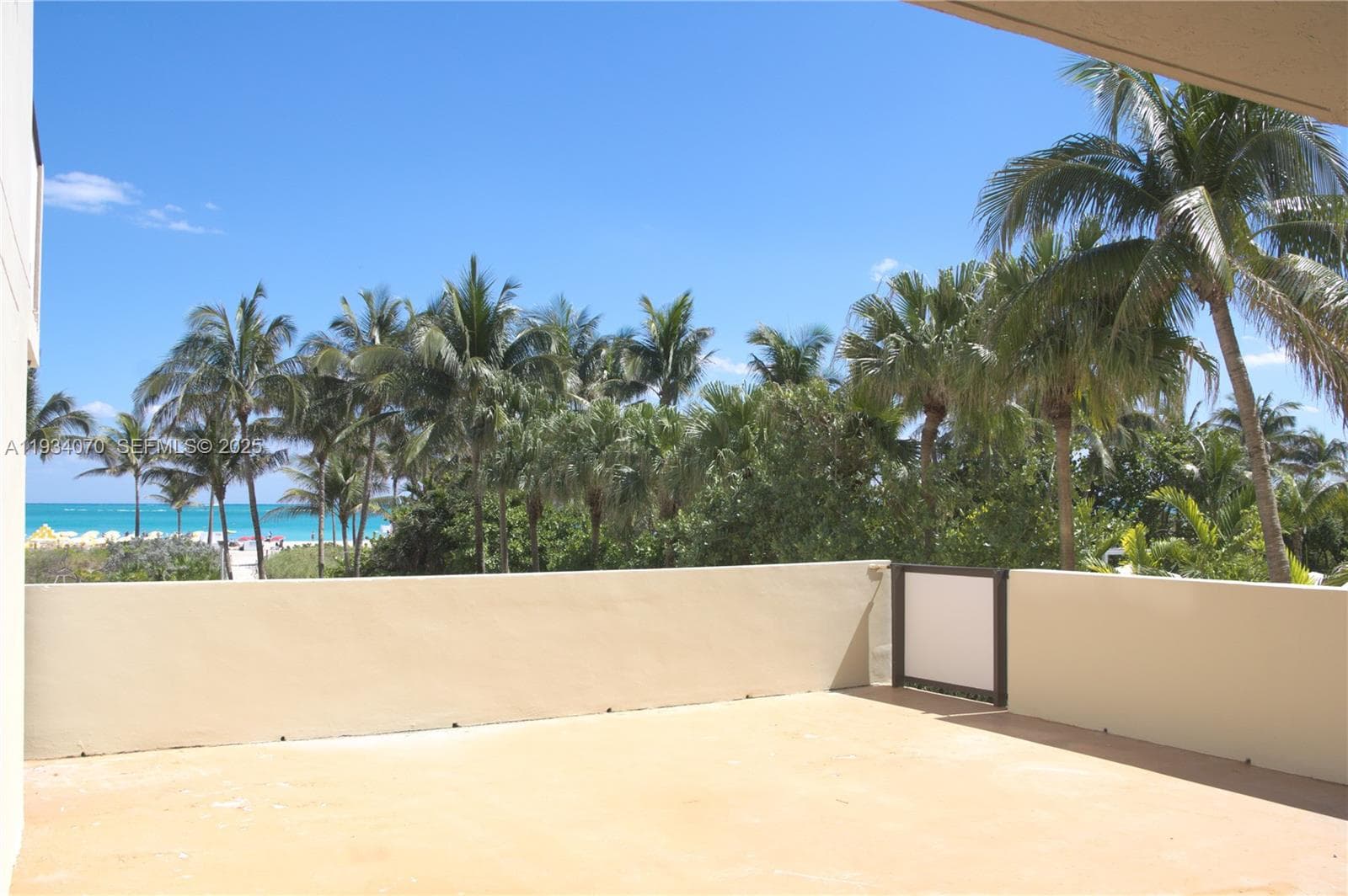 1623 Collins Ave 218 photo 4