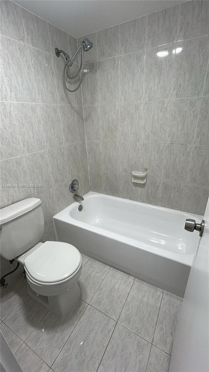 3375 Country Club Dr 102 photo 8