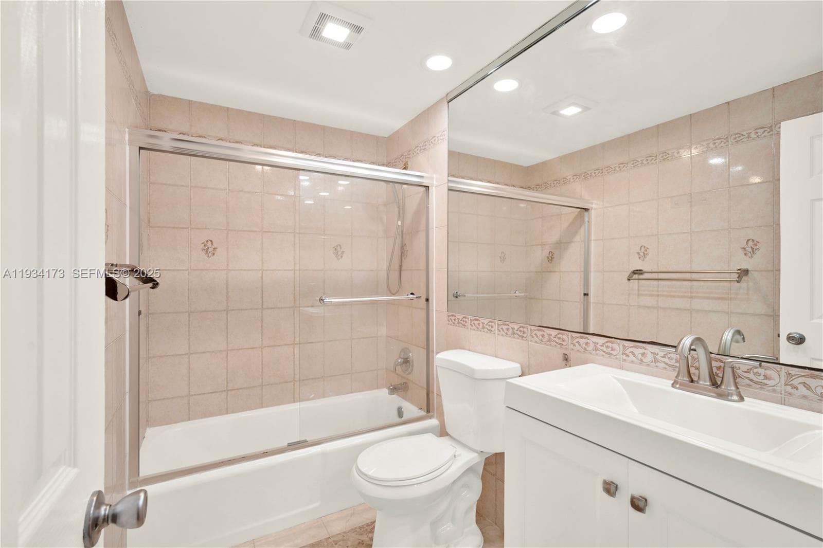 400 Kings Point Dr 1604 photo 17