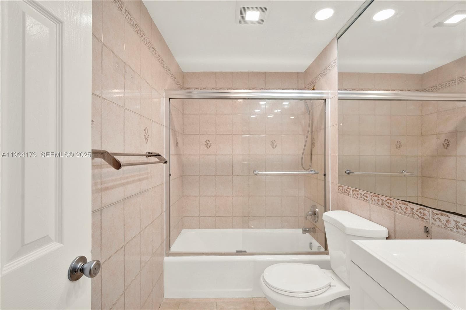 400 Kings Point Dr 1604 photo 16