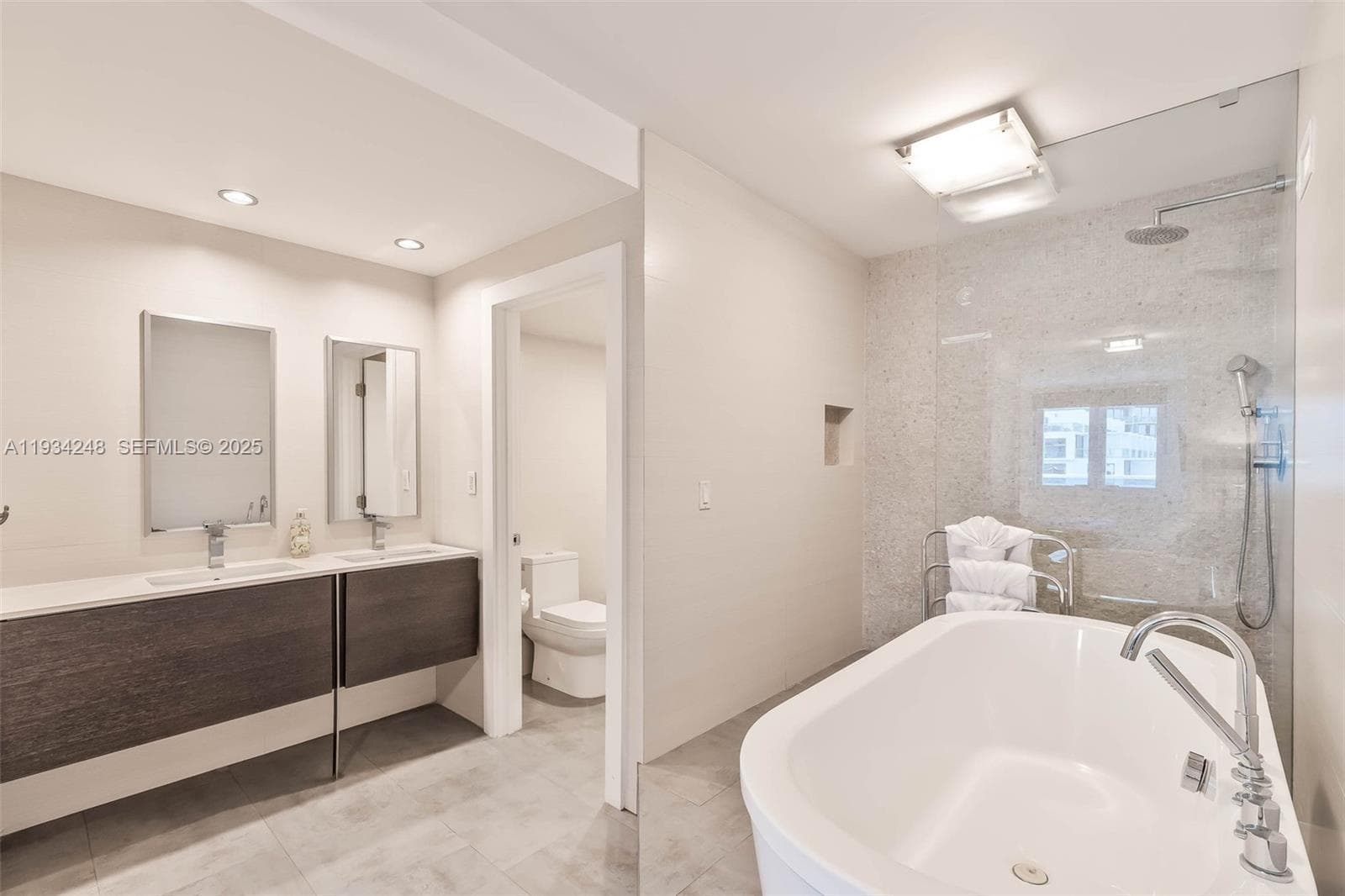 2301 Collins Ave 507 photo 17