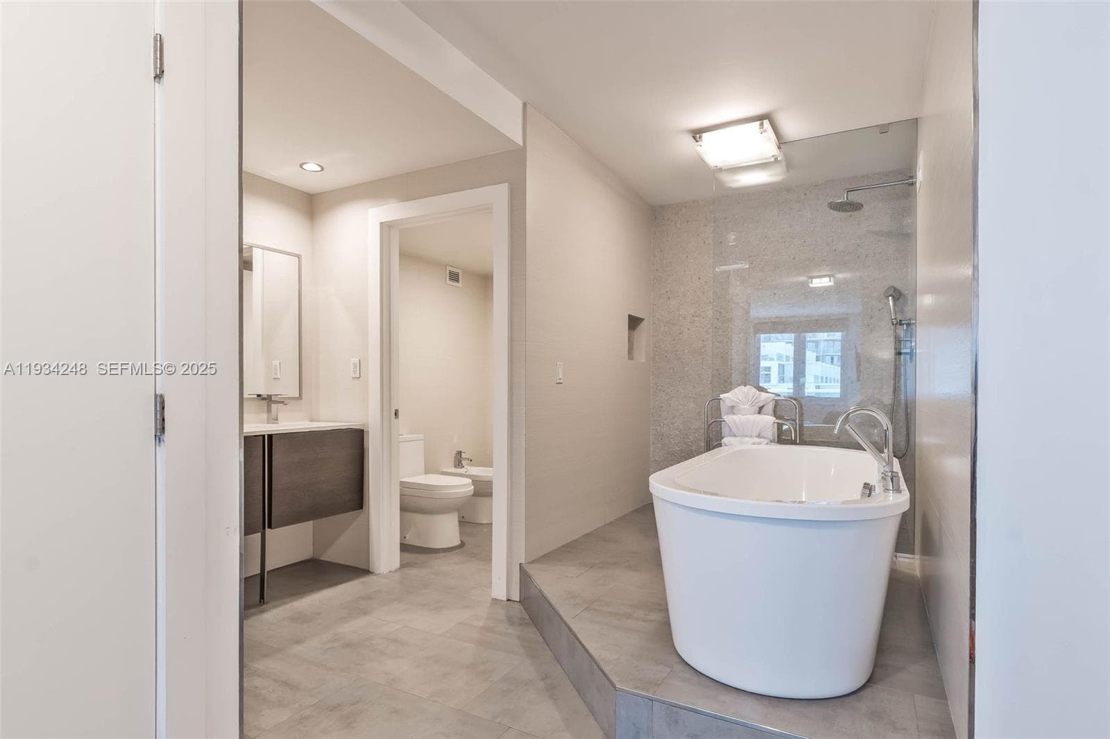 2301 Collins Ave 507 photo 16