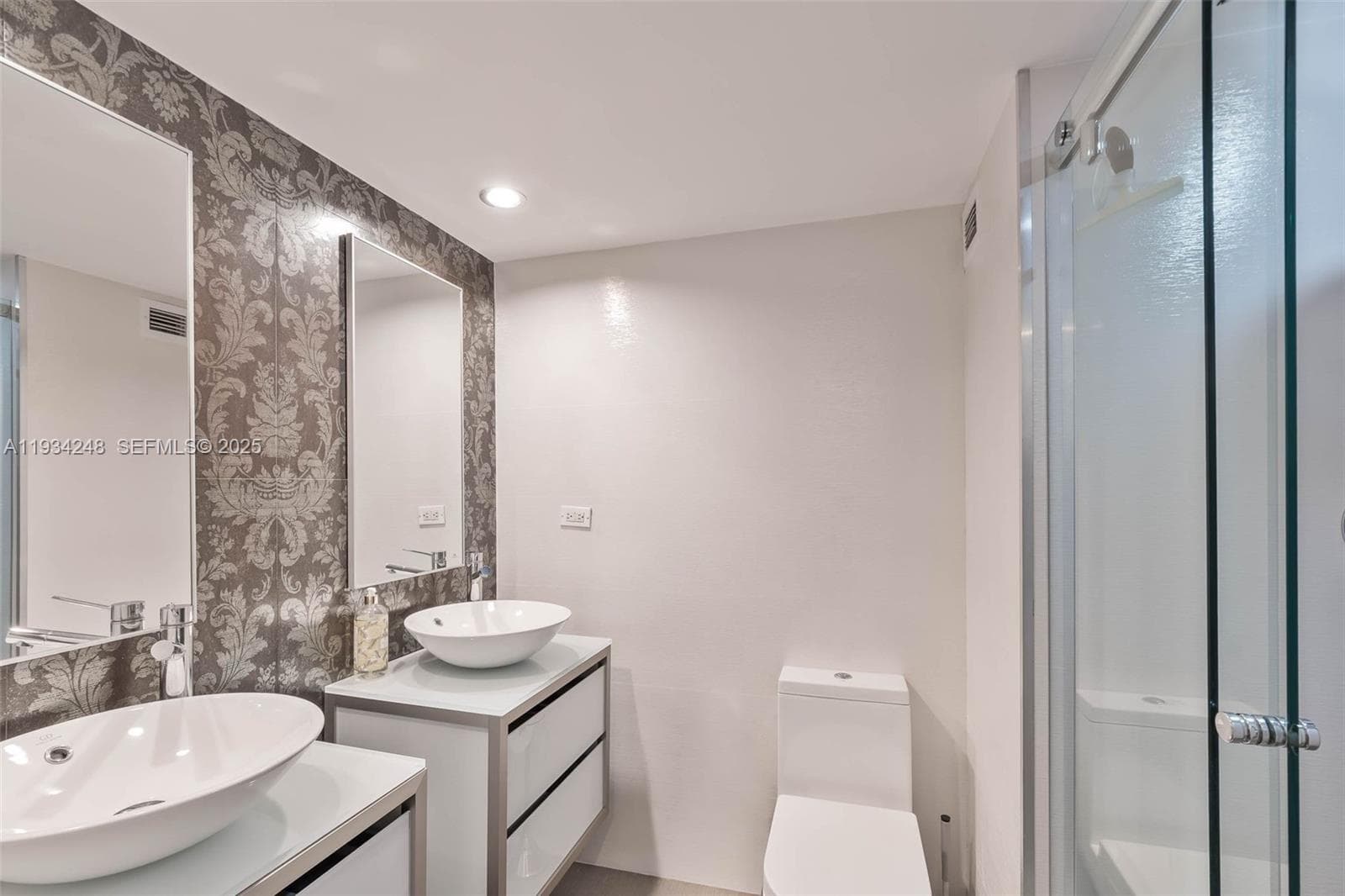 2301 Collins Ave 507 photo 22