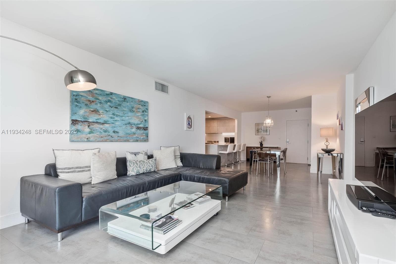2301 Collins Ave 507 photo 5