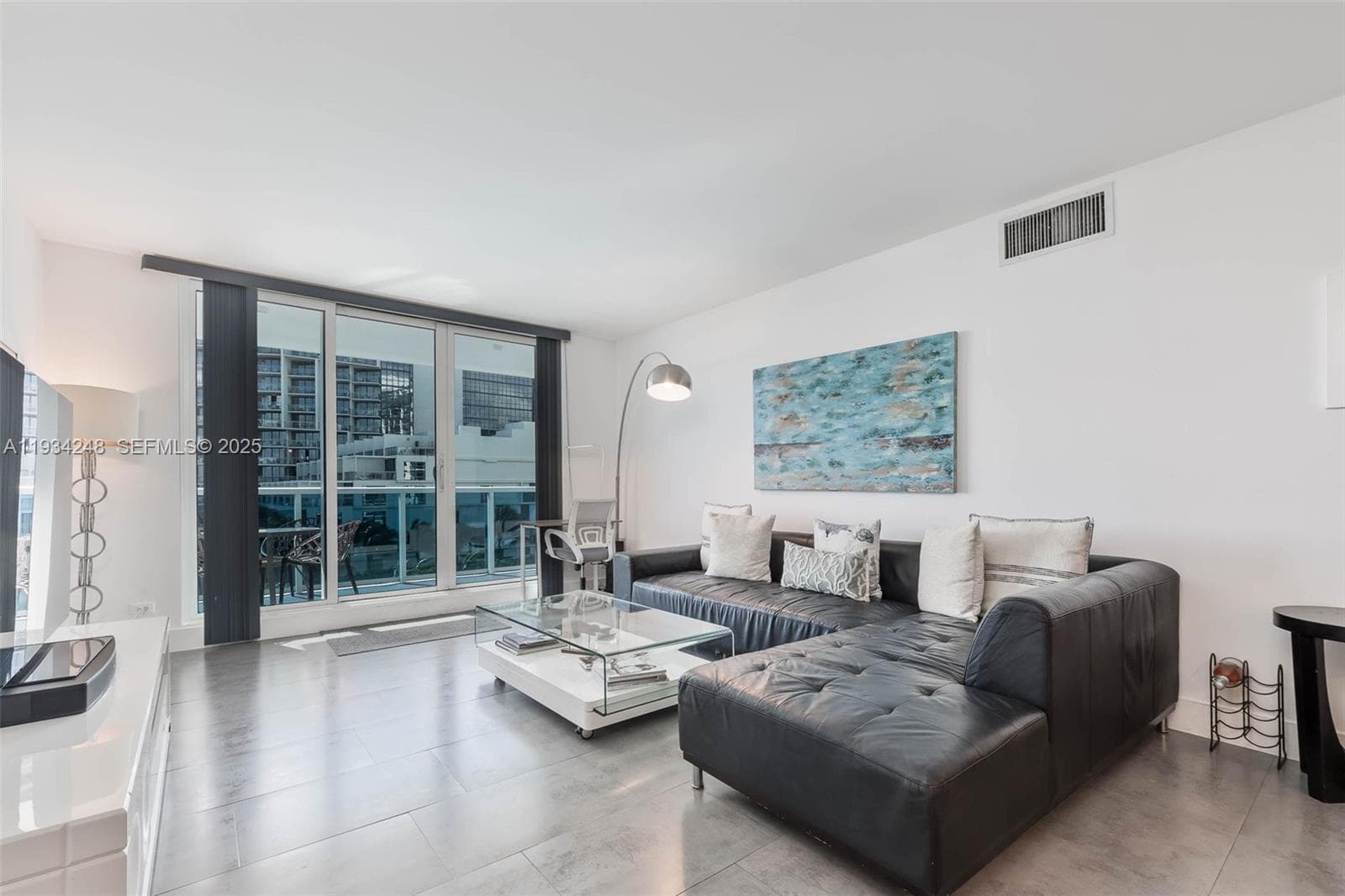 2301 Collins Ave 507 photo 4