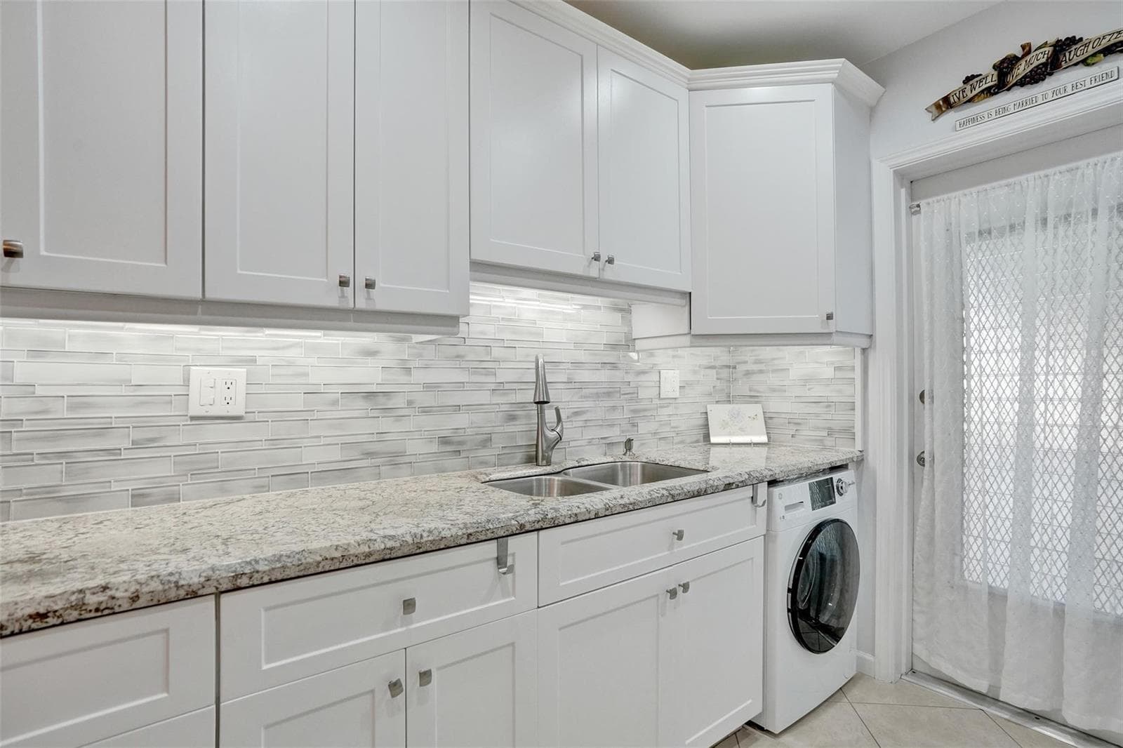 935 SE 9th Avenue 16 photo 9