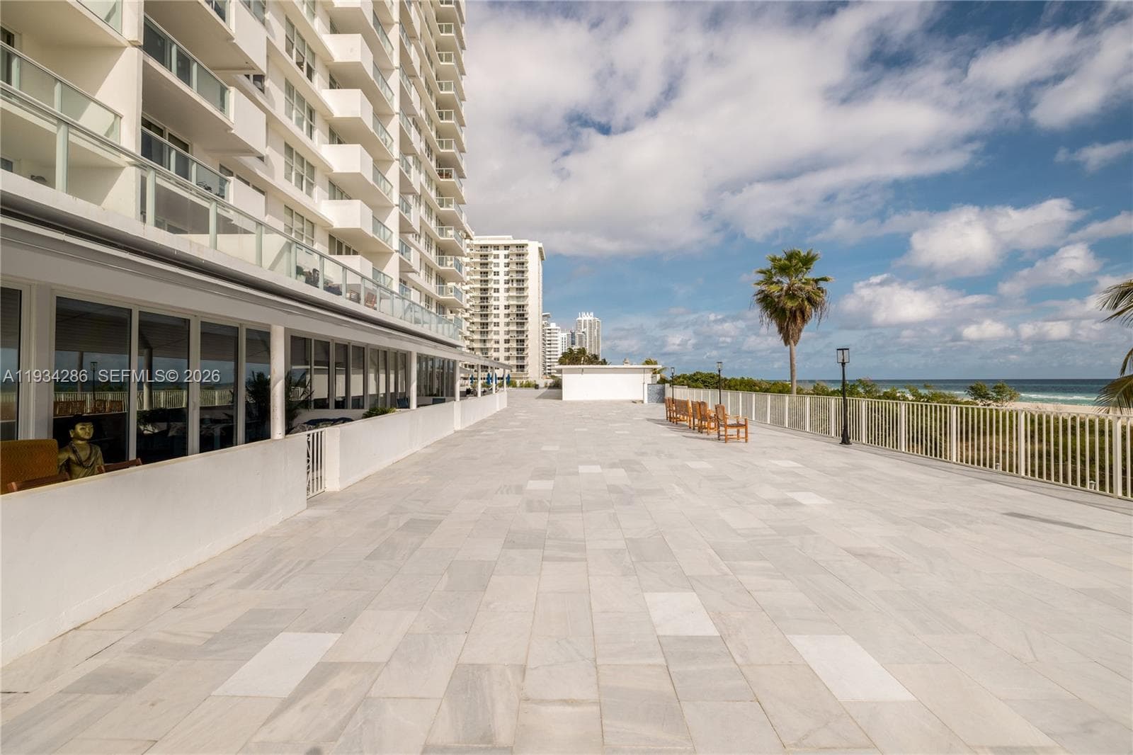 5601 Collins Ave 1019 photo 2