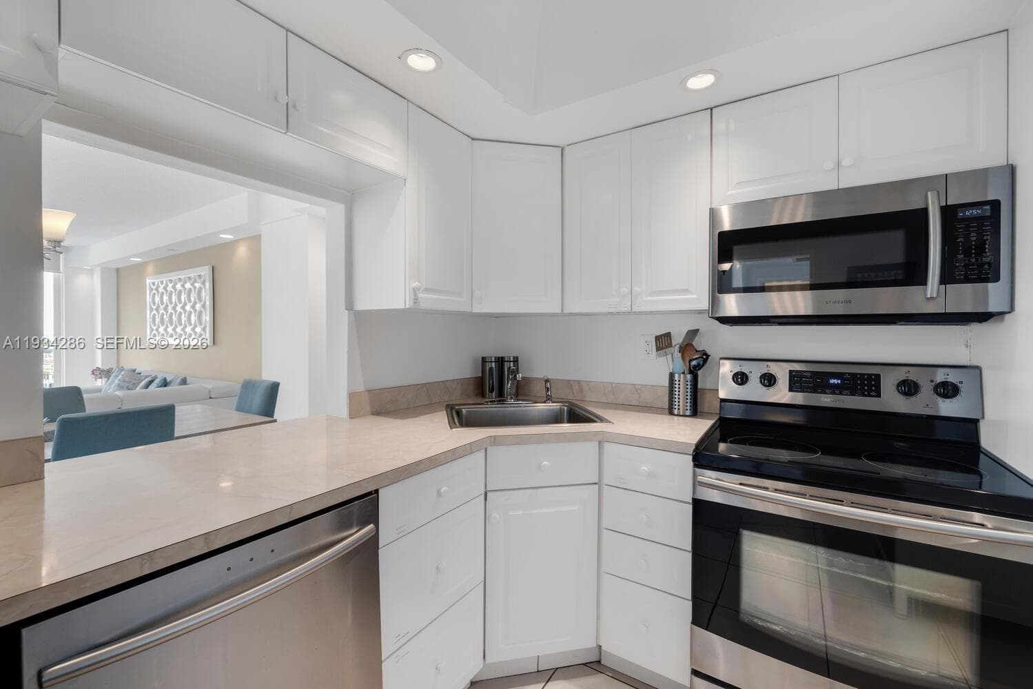 5601 Collins Ave 1019 photo 22