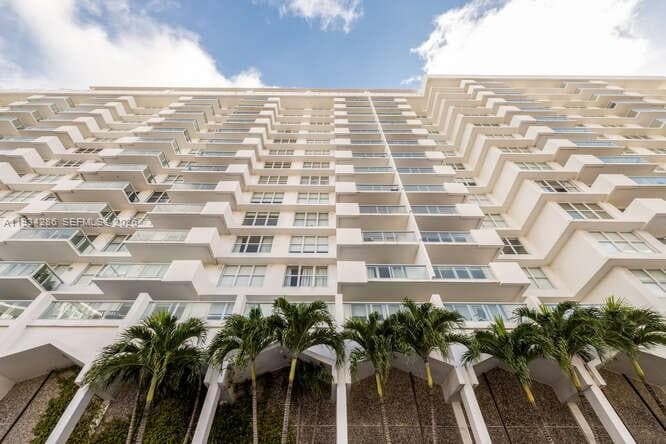 5601 Collins Ave 1019 photo 8