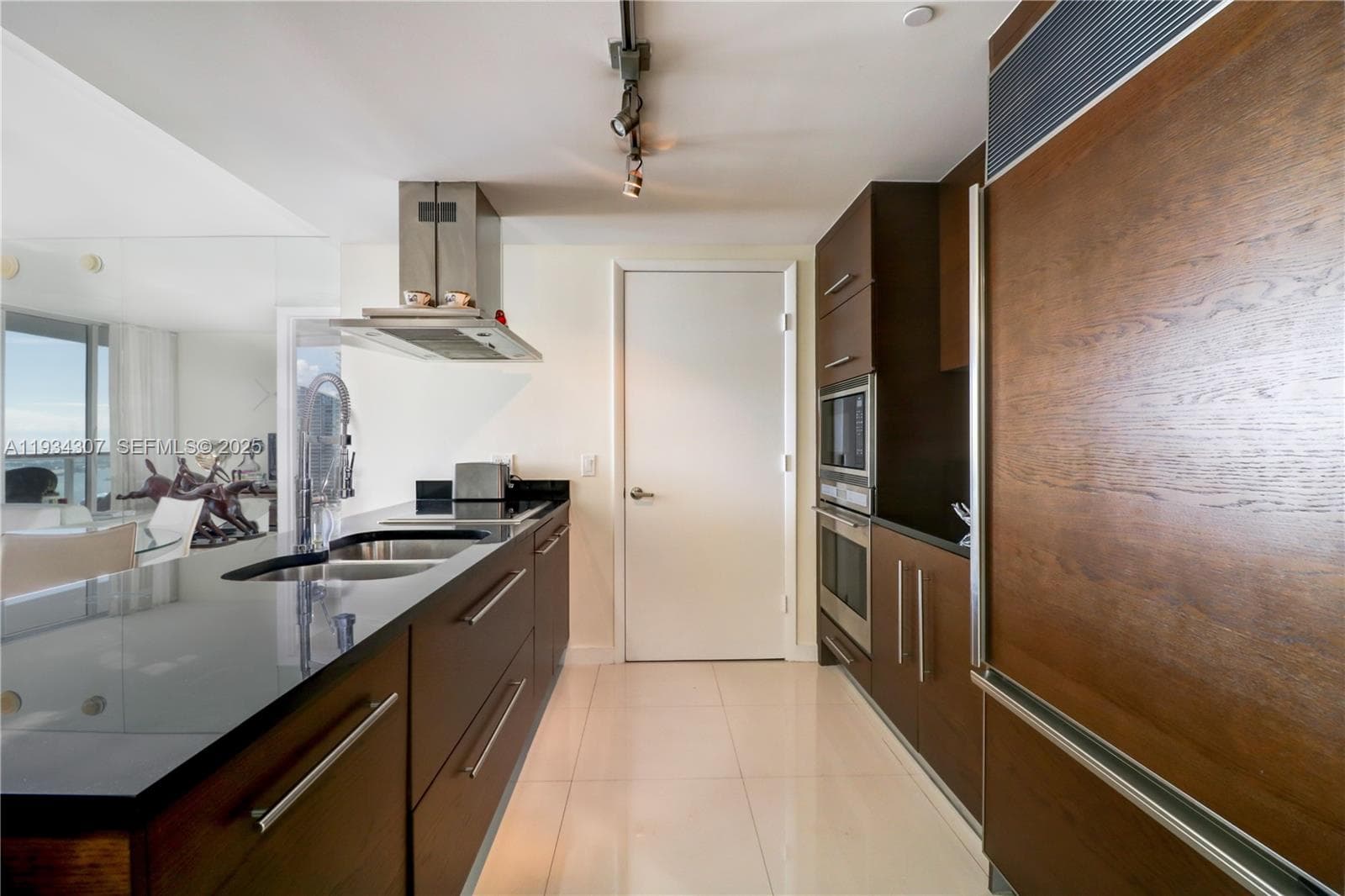 495 Brickell Ave 4011 photo 7