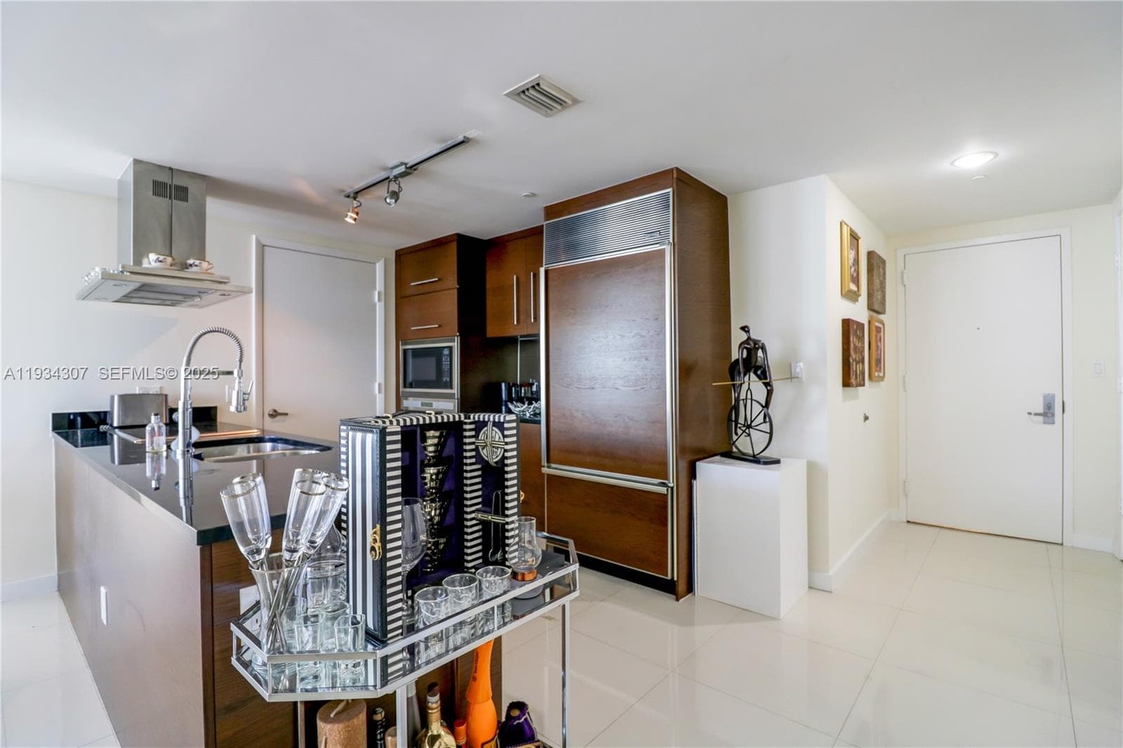 495 Brickell Ave 4011 photo 5