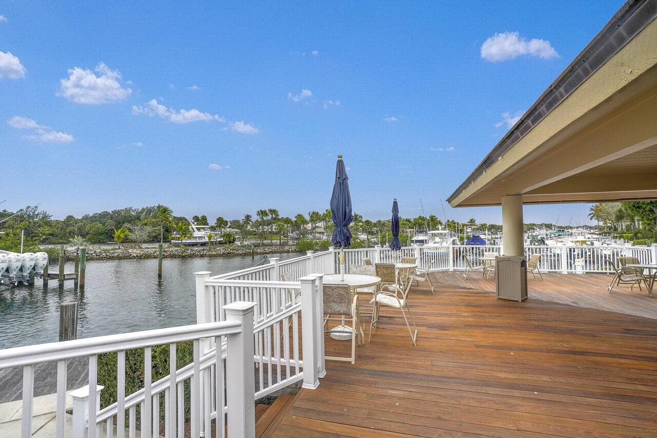 926 Oak Harbour Drive photo 23