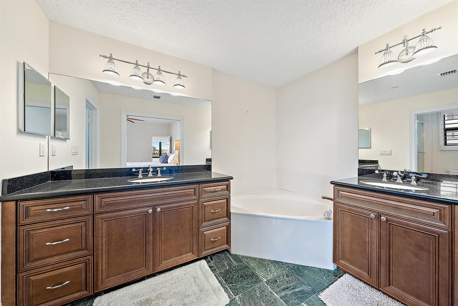 926 Oak Harbour Drive photo 14