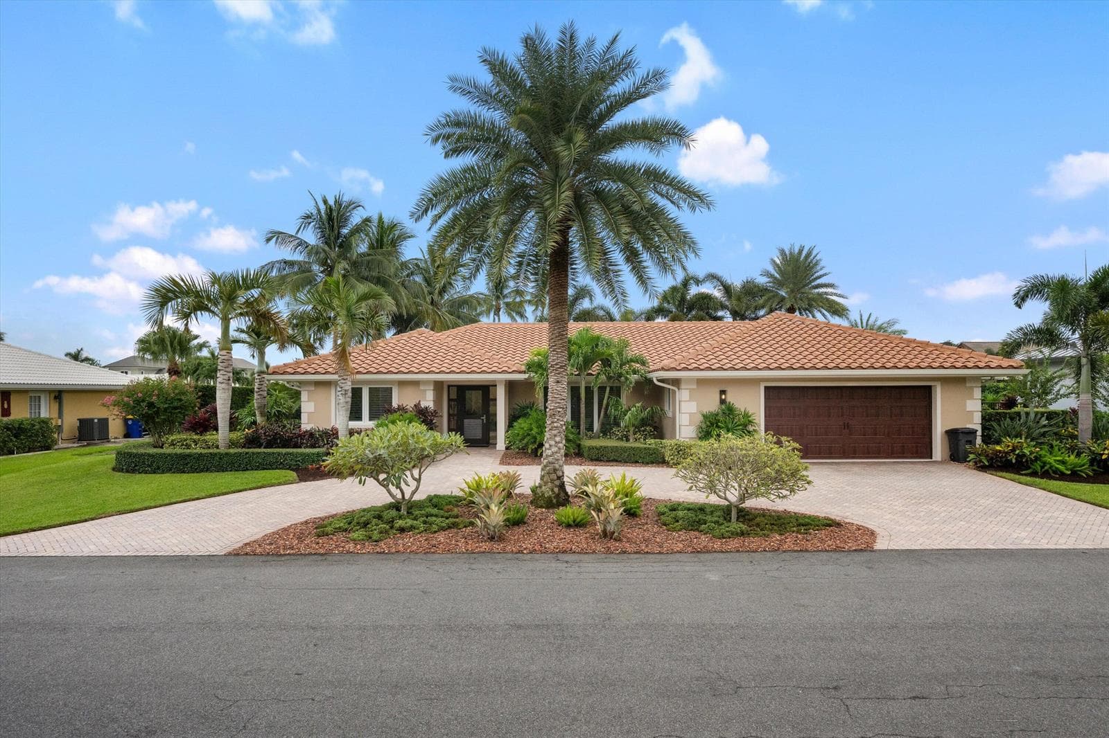 8884 SE Pelican Island Way photo 2