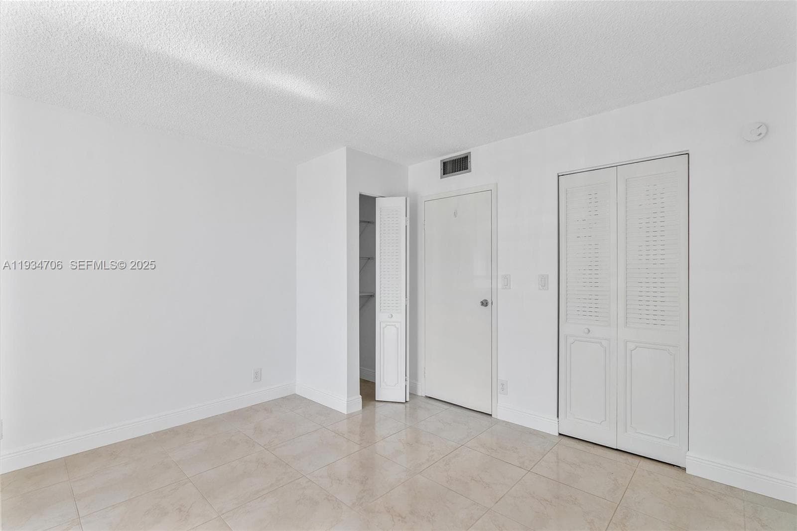 1000 Parkview Dr 316 photo 22