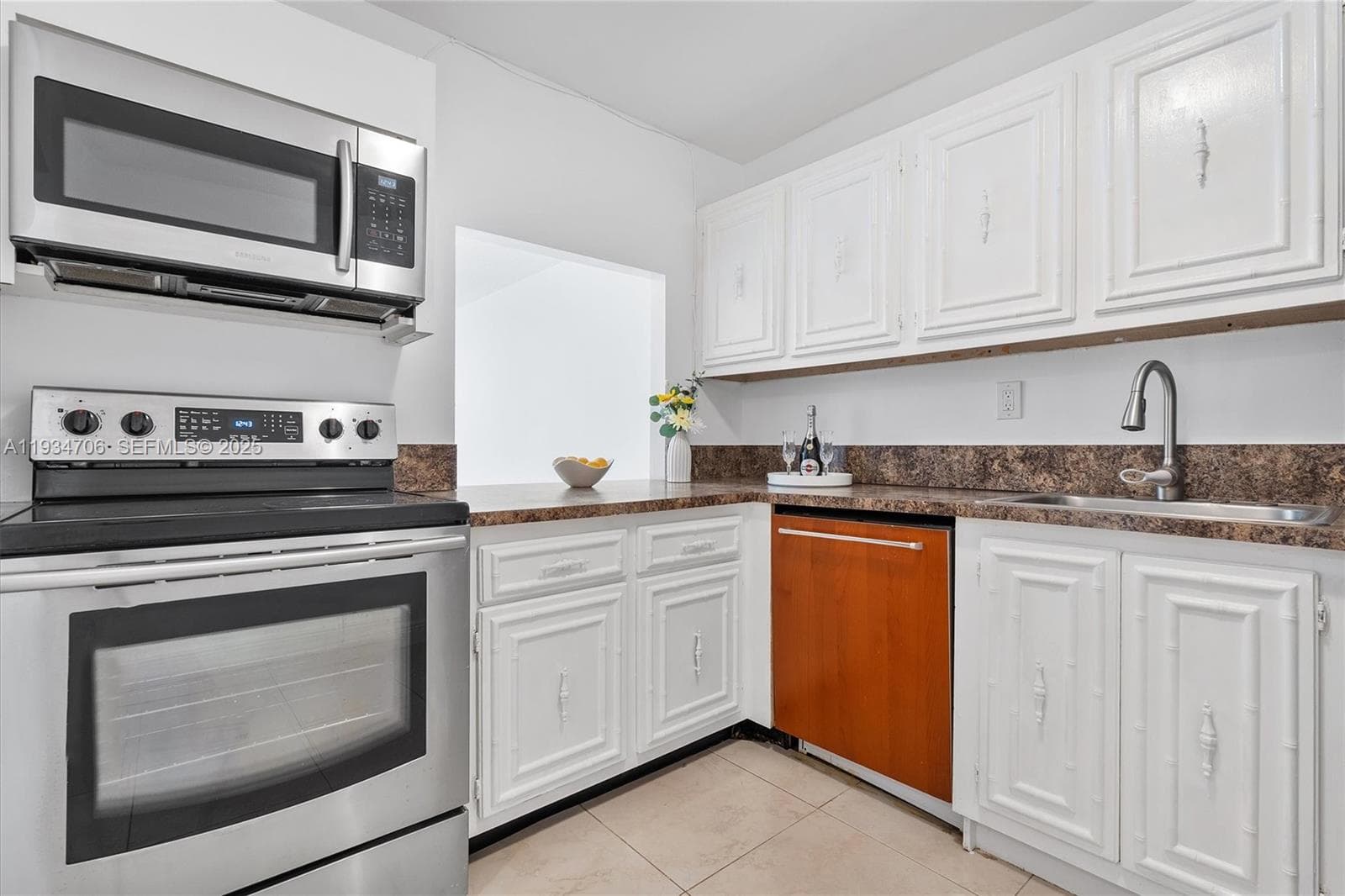 1000 Parkview Dr 316 photo 10