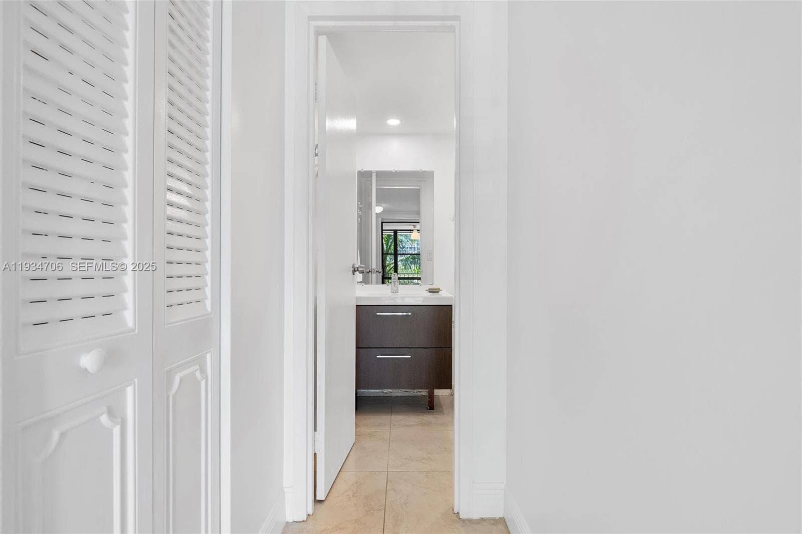 1000 Parkview Dr 316 photo 18