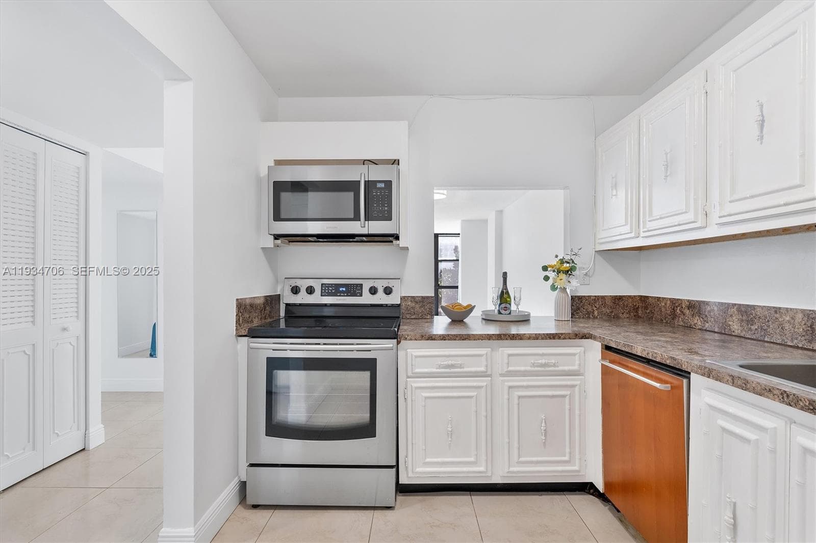 1000 Parkview Dr 316 photo 11