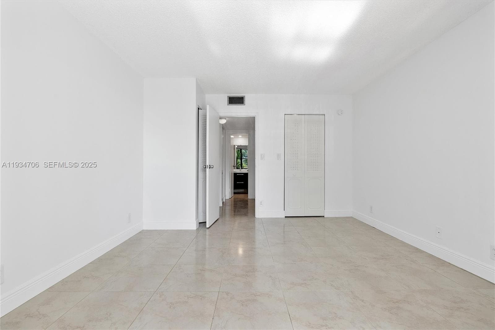 1000 Parkview Dr 316 photo 21