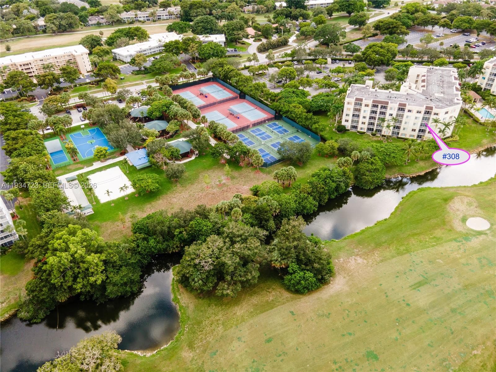 3500 Oaks Clubhouse Dr 308 photo 1
