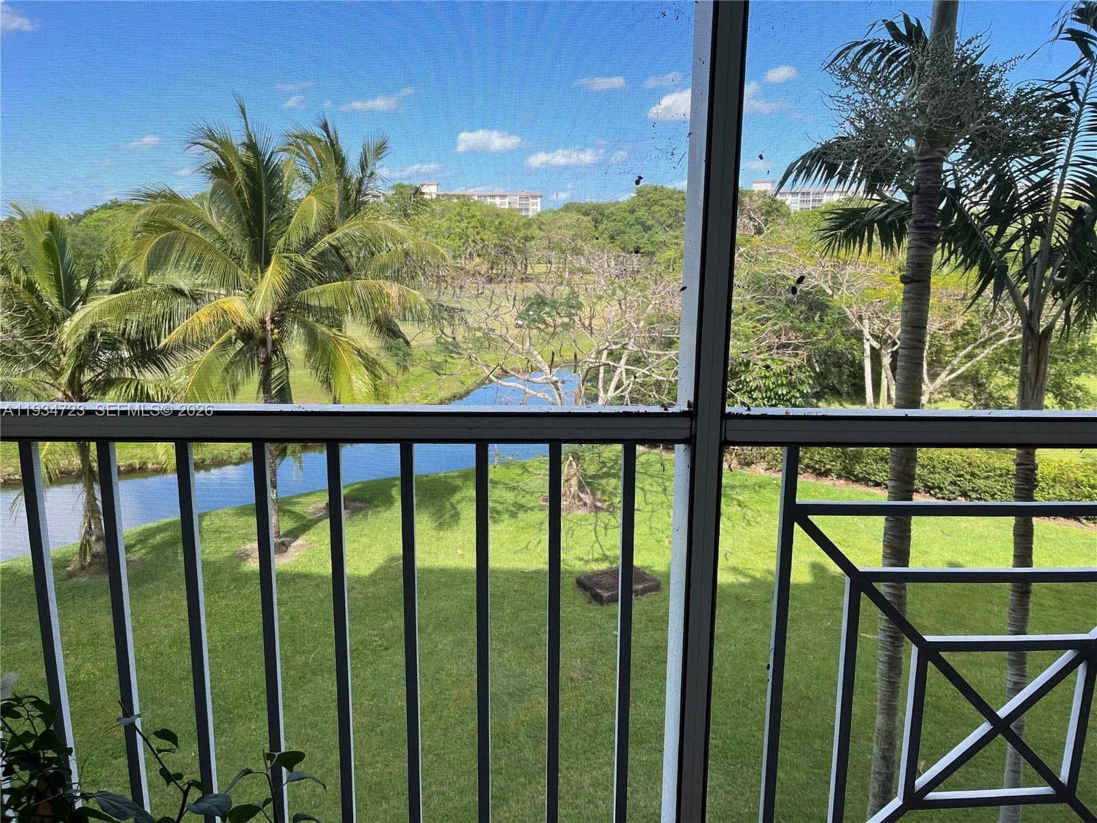 3500 Oaks Clubhouse Dr 308 photo 5