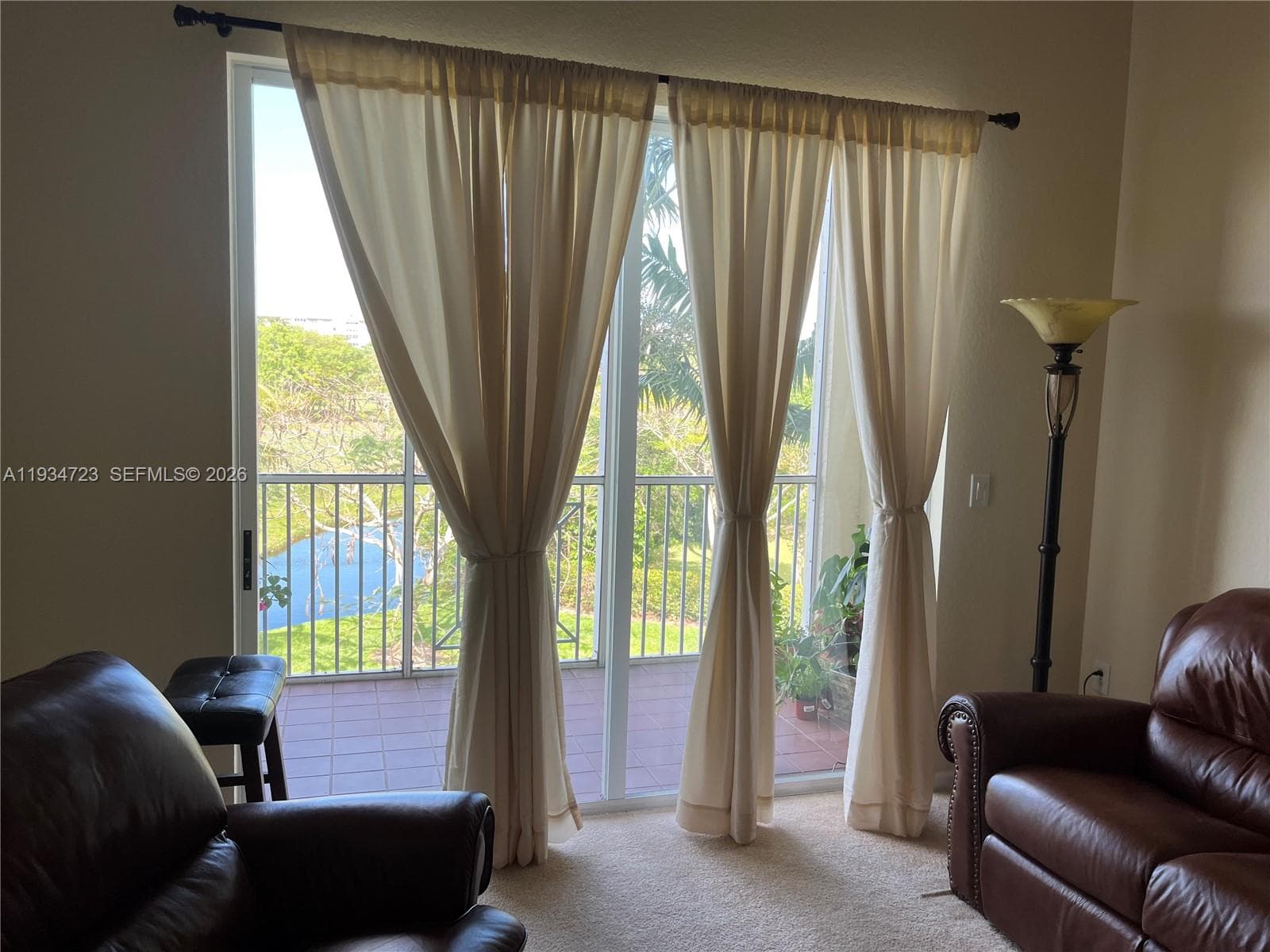 3500 Oaks Clubhouse Dr 308 photo 4