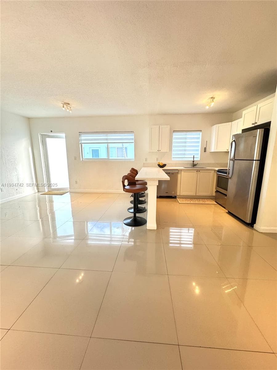 8035 Crespi Blvd 13 photo 8