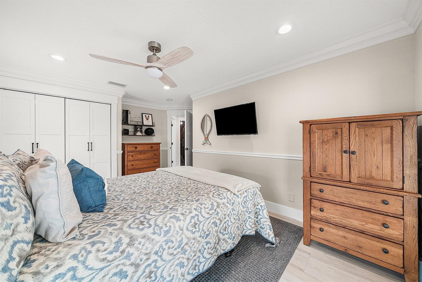 906 Dolphin Drive photo 20