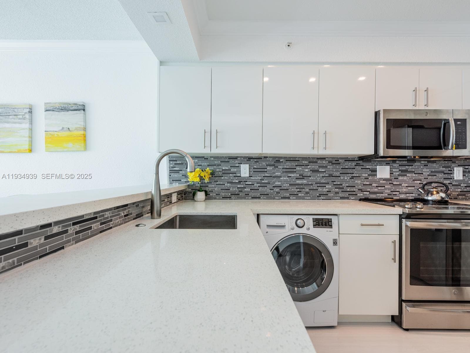 2501 S Ocean Dr 1012(available August 31) photo 6