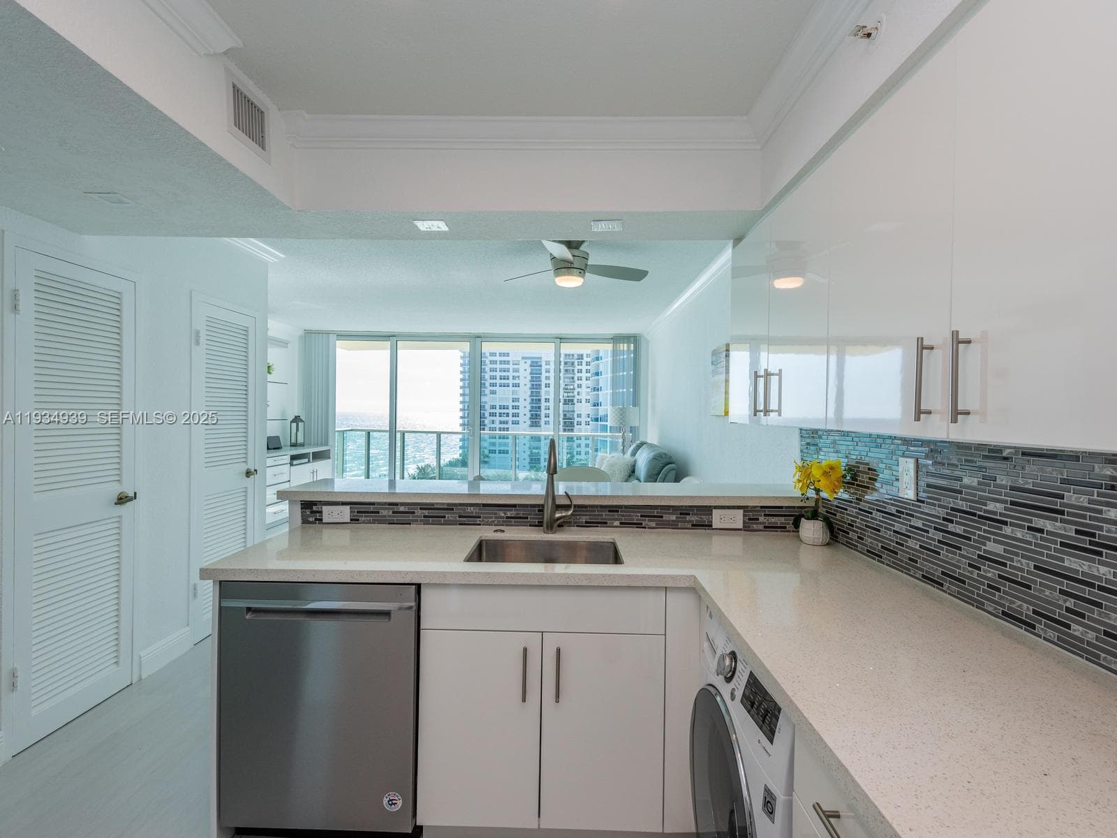 2501 S Ocean Dr 1012(available August 31) photo 7