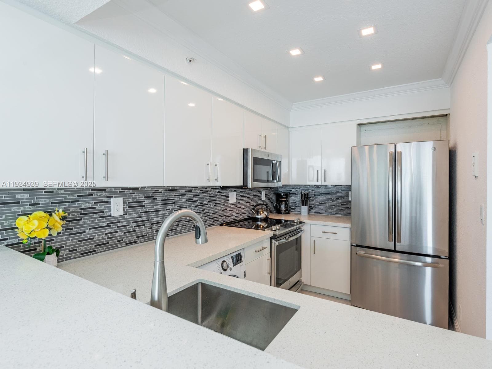 2501 S Ocean Dr 1012(available August 31) photo 5