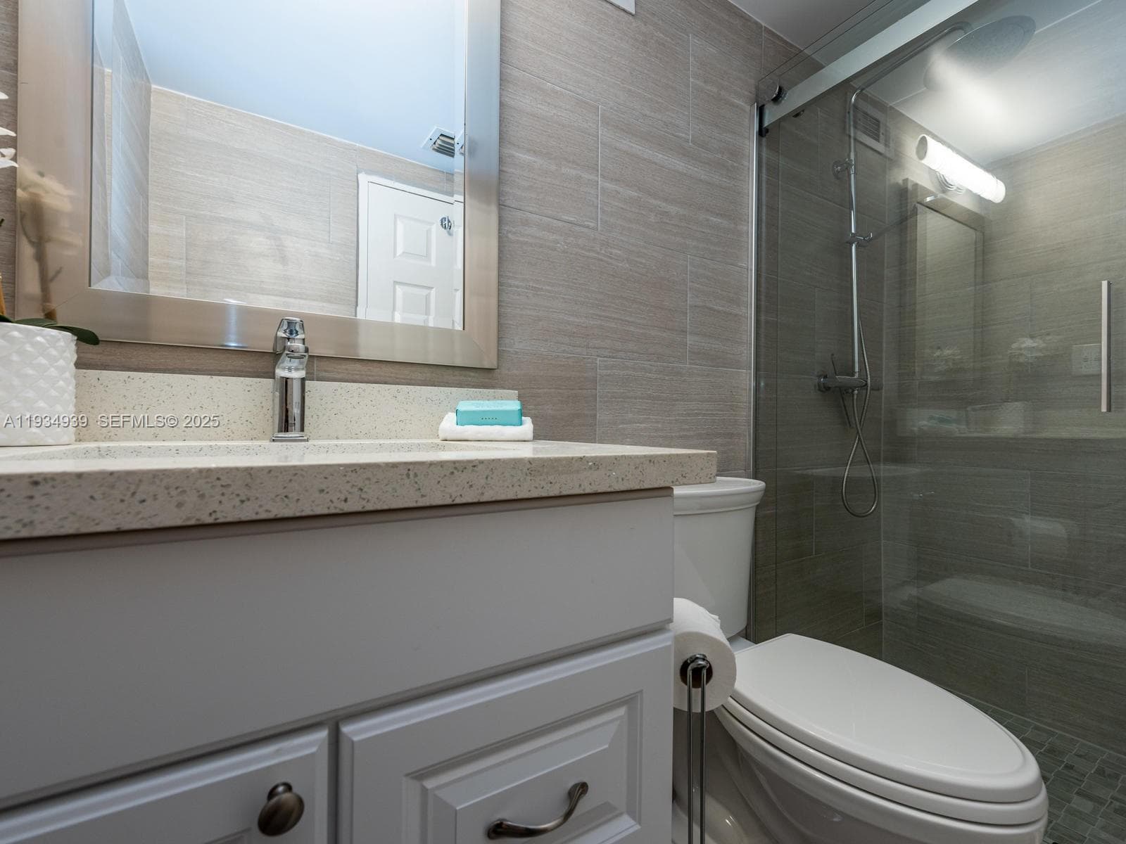 2501 S Ocean Dr 1012(available August 31) photo 18