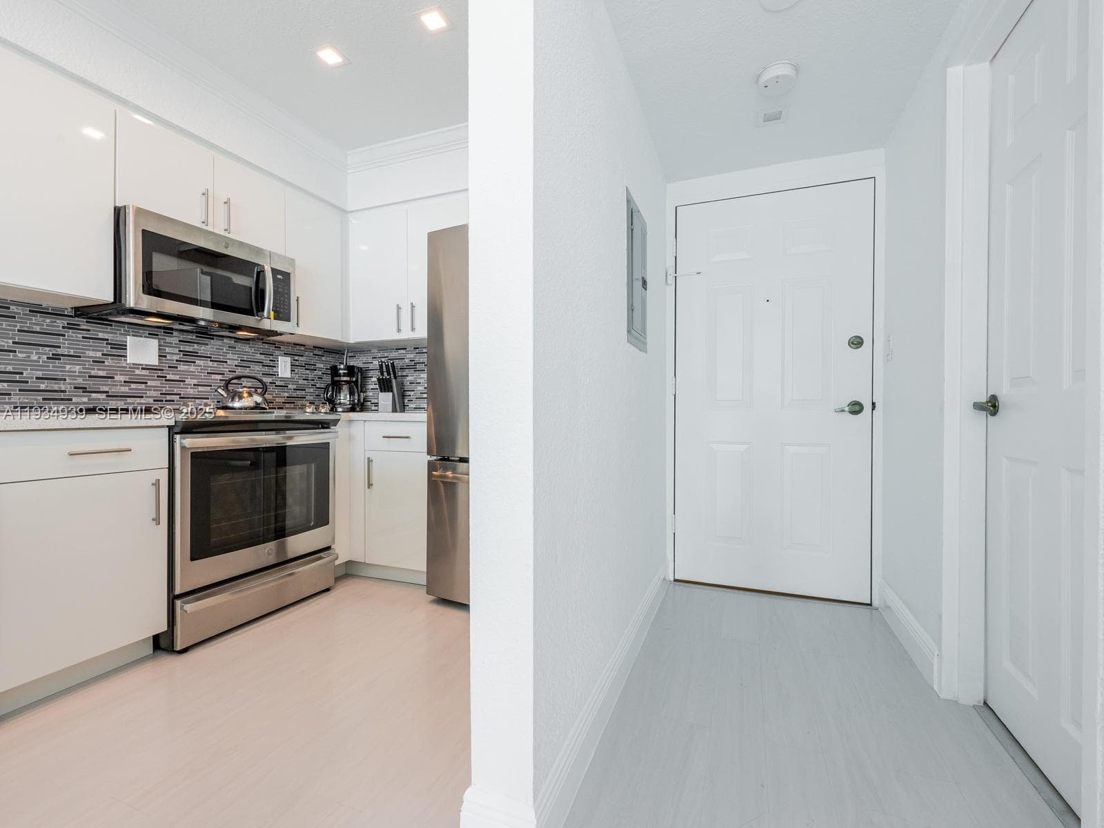 2501 S Ocean Dr 1012(available August 31) photo 4