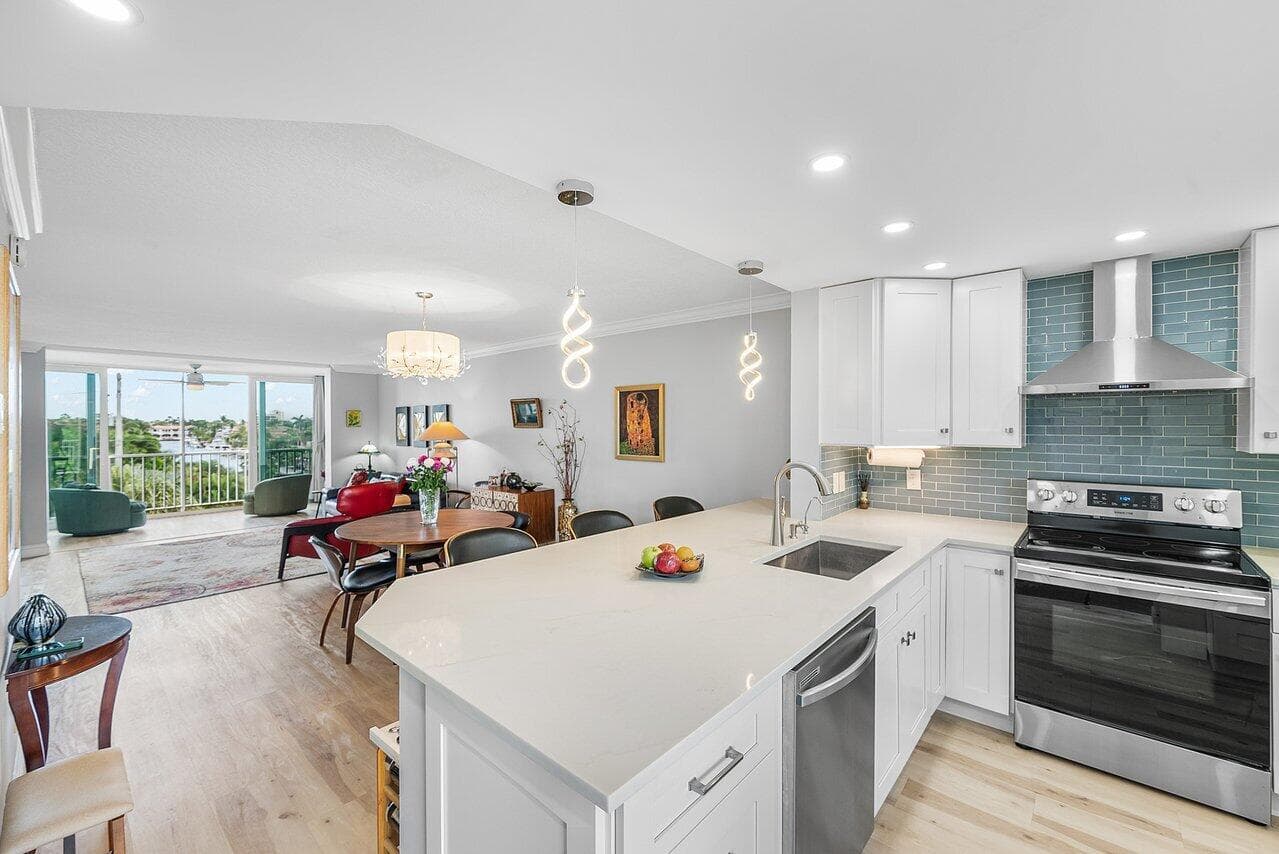 2809 Florida Boulevard 408 photo 1