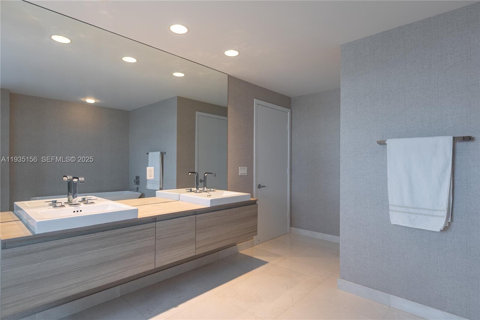 17301 Biscayne Blvd 908 photo 22