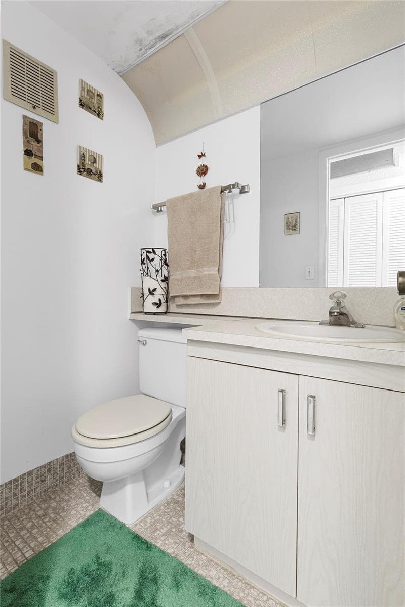 3028 Newport H photo 25
