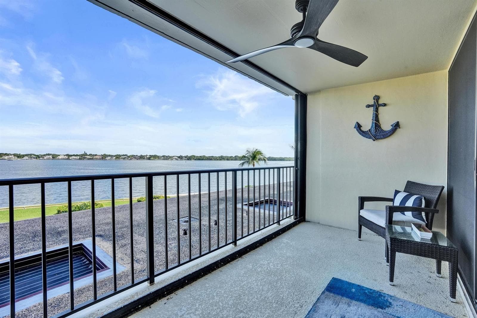 132 Lakeshore Drive 317 photo 1