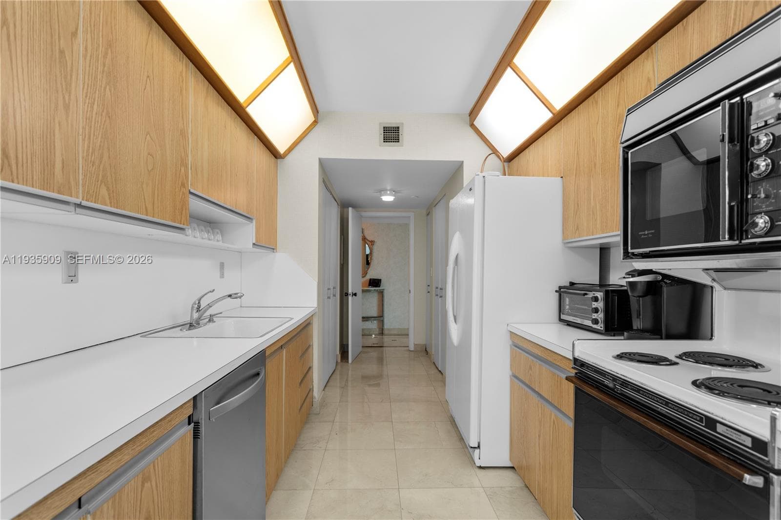 19707 Turnberry Way 17-E photo 17
