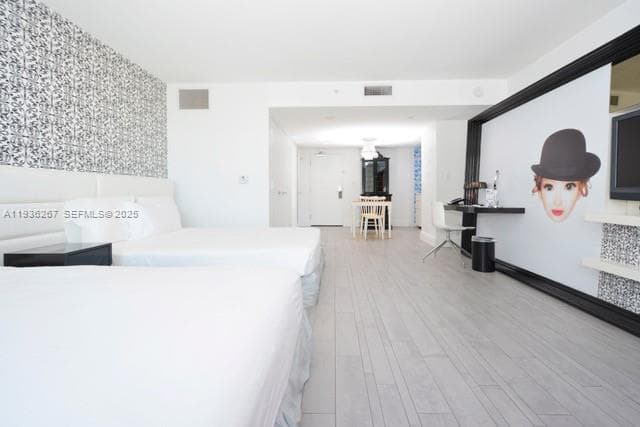 1100 West Ave 1220 photo 3