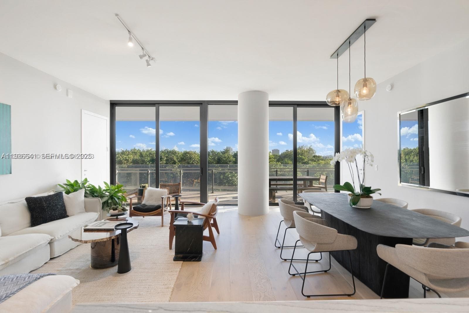 8701 Collins Ave 404 photo 2