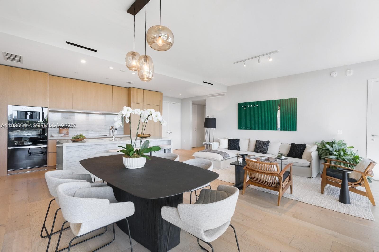 8701 Collins Ave 404 photo 4