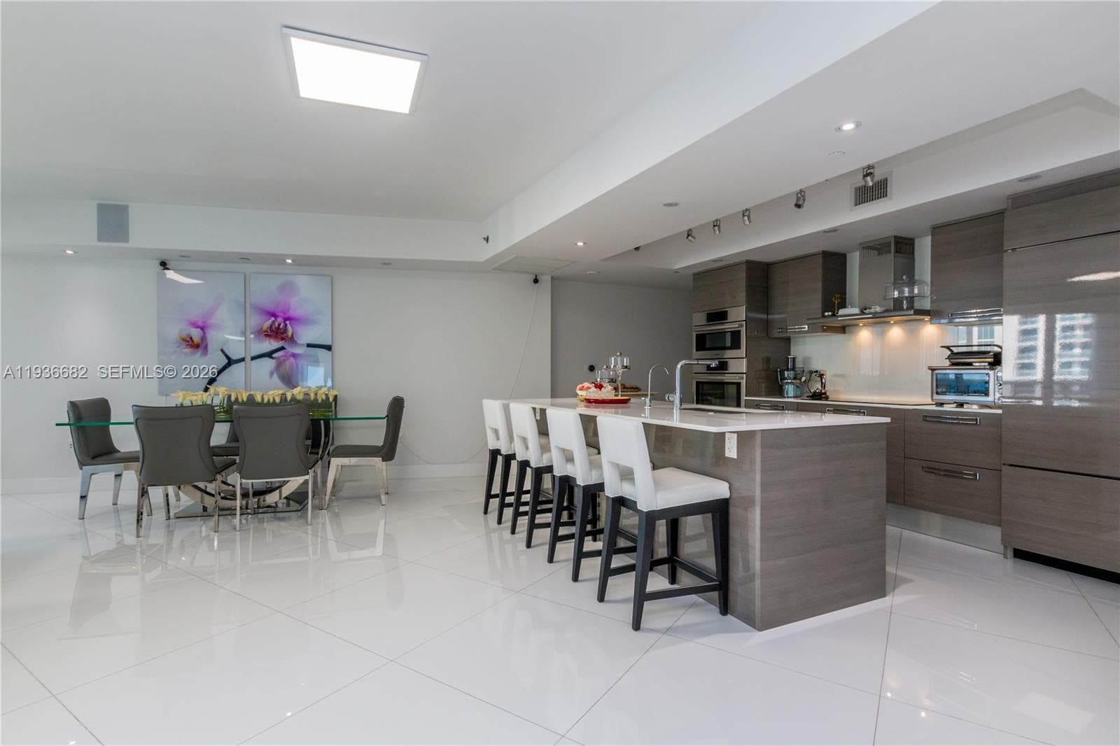 17201 Collins Ave 1807 photo 6