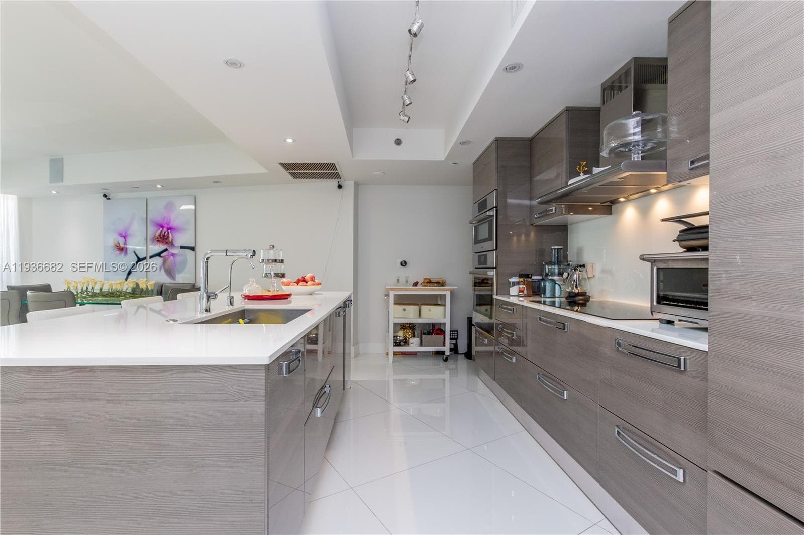 17201 Collins Ave 1807 photo 7