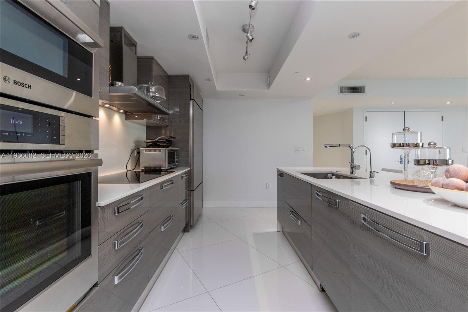 17201 Collins Ave 1807 photo 9