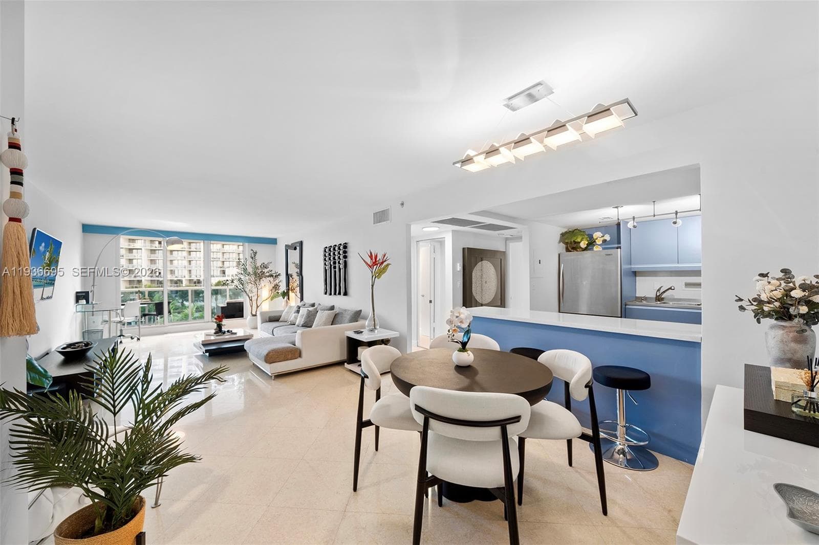 2301 Collins Ave 408 photo 2