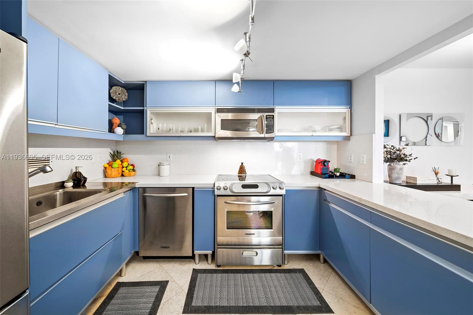 2301 Collins Ave 408 photo 10