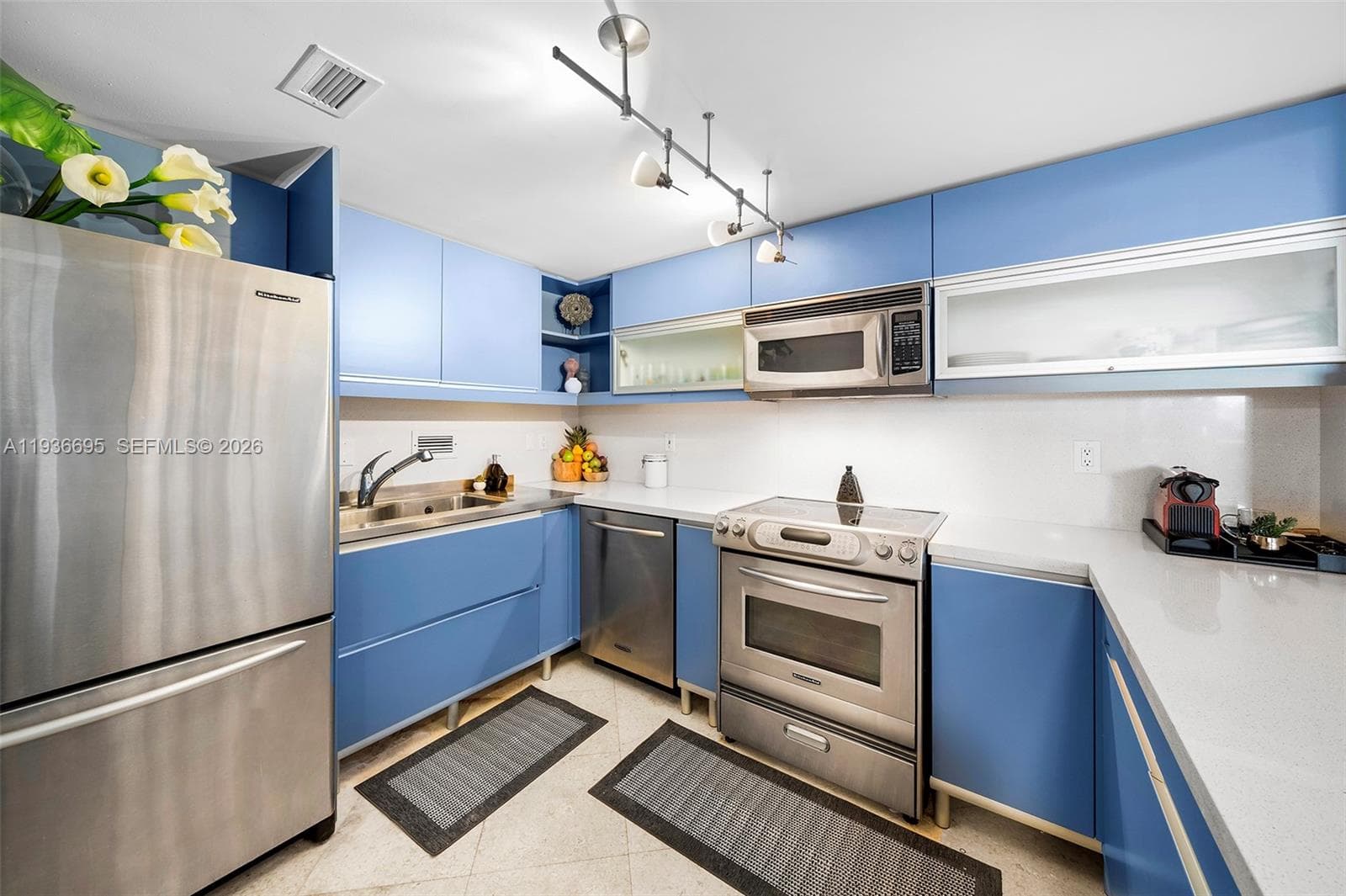 2301 Collins Ave 408 photo 8