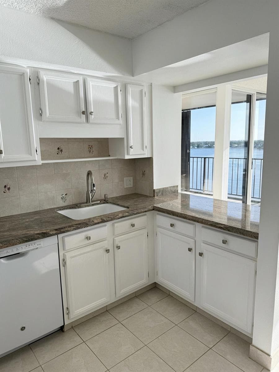 126 Lakeshore Drive 927 photo 5