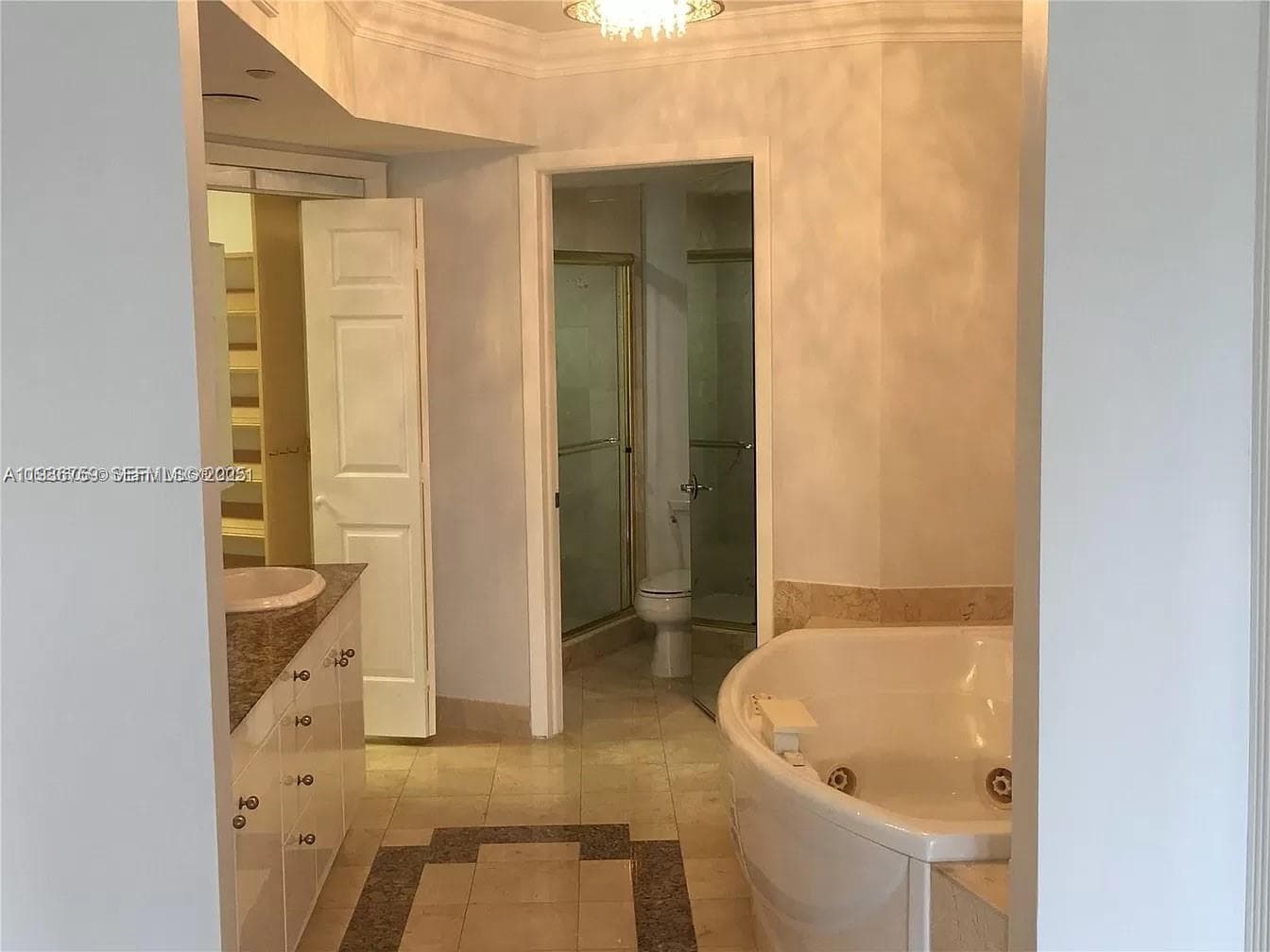 19333 Collins Ave 1109 photo 3