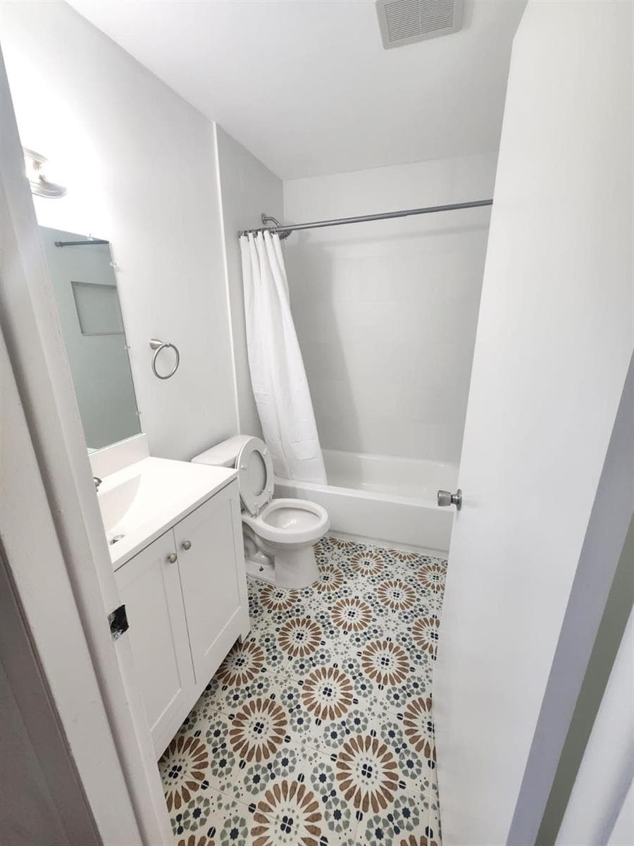 330 Southwind Drive 4 photo 8